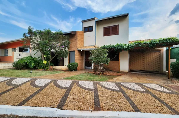 Casa 3 Quartos À Venda na Terra de Santana II em Londrina"