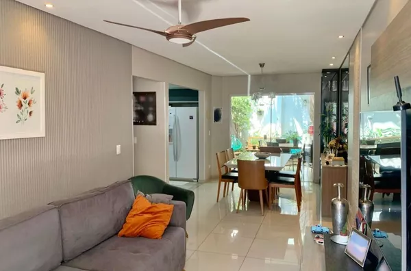 Casa em Condomínio com 03 Quartos, sendo 01 suíte à venda na zona sul .