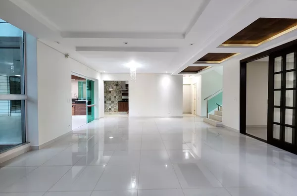 ALPHAVILLE 2 - Casa à venda com 3 suítes, 7 banheiros, piscina e lareira