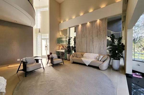 RECANTO DA PITANGUÁ - Casa em Condomínio À Venda com 514m² de Área Construída, 832m² de Terreno.