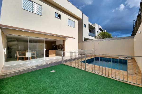 BELLA VITTÀ - Sobrado 3 Quartos, 1 Suíte, À Venda em Condominio Fechado em Londrina