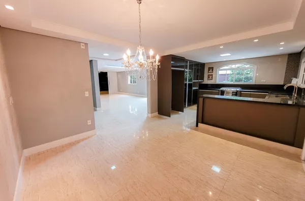 ALPHAVILLE IMBUIAS - Casa 4 Quartos, 2 Suítes, 600m², À Venda no Vivendas do Arvoredo