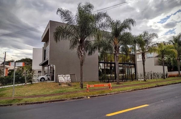 ALPHAVILLE 2 - Casa À Venda com 4 Suítes, Cozinha Gourmet e Piscina