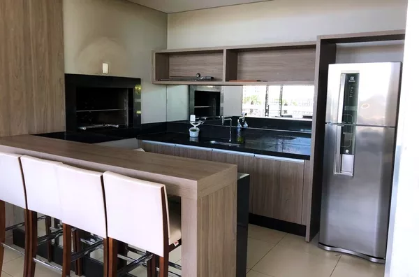 Sobrado com 4 suítes e 193m² de construção à venda no condomínio Araçari, em Londrina