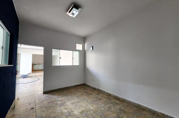 SOBRADO - 252m² de Terreno, 304m² de Construção, À Venda no Guanabara