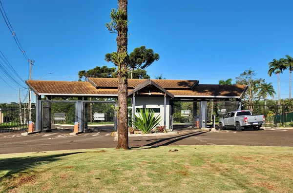 Casa Padrão no Condomínio Bella Vittá, com 3 quartos, sendo 1 suíte.