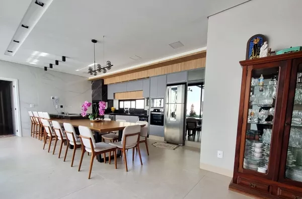 RESIDENCIAL BELLEVIE - Casa 3 Suítes à Venda em Cambé