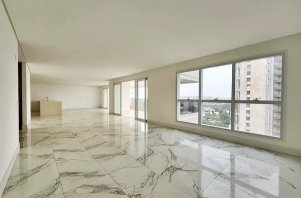Apartamento 4 Quartos, 4 Vagas de Garagem, À Venda no Bela Suíça - La Torre