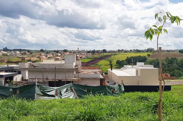 Terreno À Venda no Condomínio Parque Tauá Araguari, Londrina