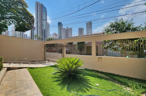 SOBRADO - 252m² de Terreno, 304m² de Construção, À Venda no Guanabara