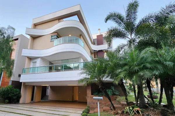 ALPHAVILLE 2 - Casa à venda com 3 suítes, 7 banheiros, piscina e lareira