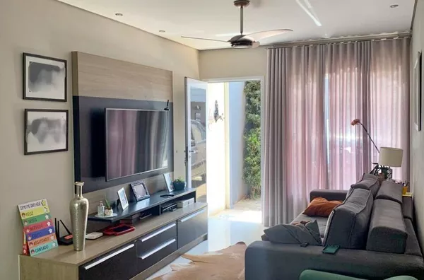 Casa em Condomínio com 03 Quartos, sendo 01 suíte à venda na zona sul .