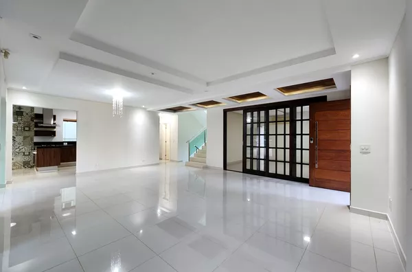 ALPHAVILLE 2 - Casa à venda com 3 suítes, 7 banheiros, piscina e lareira
