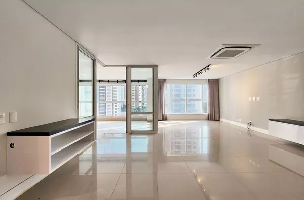 MAISON LEGACY - Apartamento à venda na Gleba Palhano em Londrina