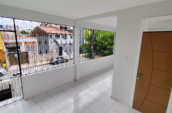 Casa para alugar com 2 suítes e 1 vaga de garagem - São Gerardo - Fortaleza-CE.