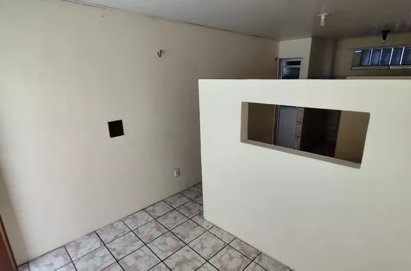 Kitnet para alugar com 01 quarto/sala na Parquelândia em Fortaleza