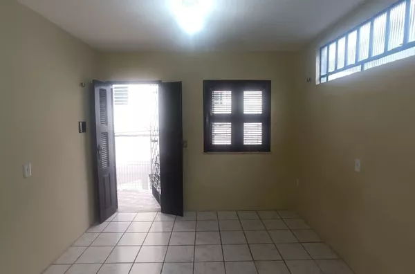 Kitnet para Alugar com 01 banheiro na Parquelândia em Fortaleza. - Foto 3