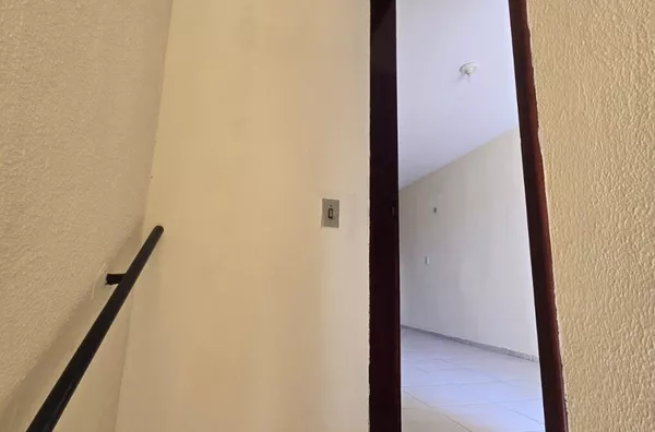 Casa para alugar com 02 quartos (sendo 01 suíte) no Rodolfo Teófilo em Fortaleza/CE