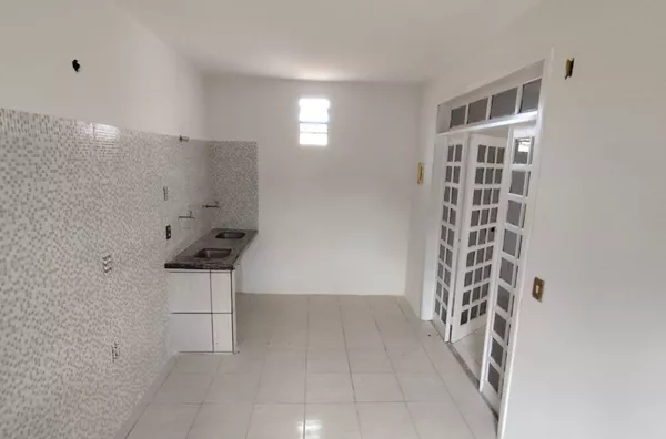 Casa para alugar com 2 suítes e 1 vaga de garagem - São Gerardo - Fortaleza-CE.