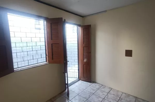 Kitnet para Alugar com 01 banheiro na Parquelândia em Fortaleza. - Foto 3