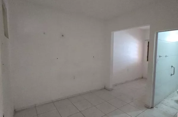 Casa para alugar com 2 quartos (sendo 1 suíte) no Benfica em Fortaleza-CE