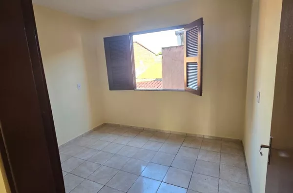 Casa para alugar com 02 quartos (sendo 01 suíte) no Rodolfo Teófilo em Fortaleza/CE