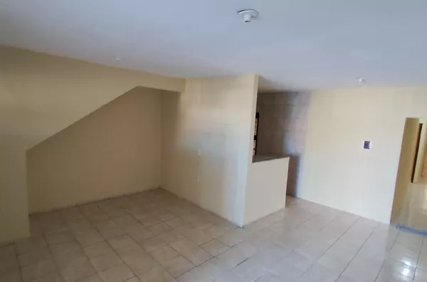 Casa C/ 03 Quartos sendo 02 Suítes No Bairro Damas Em Fortaleza. 