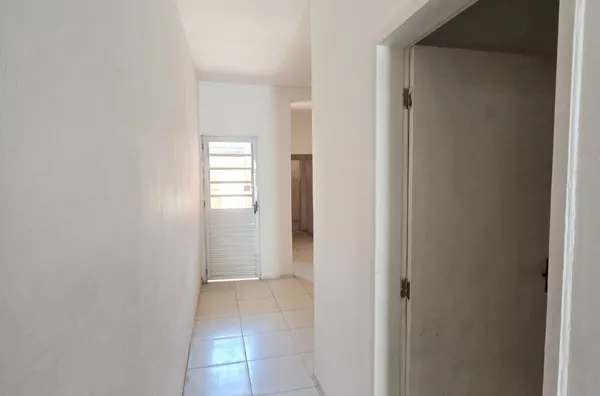 Casa para alugar com 2 quartos (sendo 1 suíte) no Benfica em Fortaleza-CE