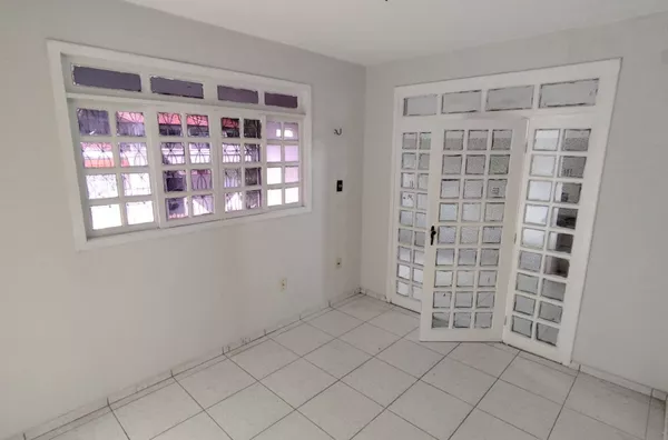 Casa para alugar com 2 suítes e 1 vaga de garagem - São Gerardo - Fortaleza-CE.