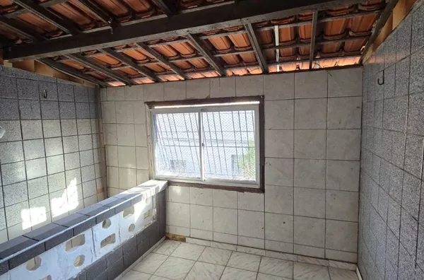 Apartamento na rua Aracati localizado no bairro Benfica, com 1/ quarto, banheiro, cozinha e sala 