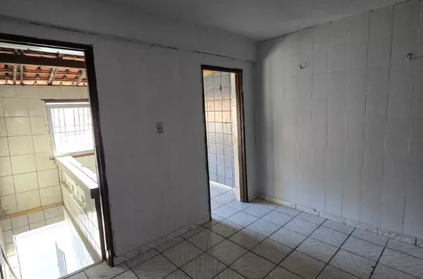 Apartamento na rua Aracati localizado no bairro Benfica, com 1/ quarto, banheiro, cozinha e sala 