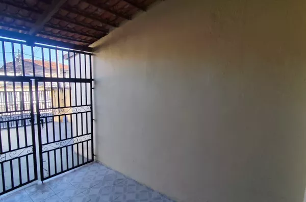 Casa C/ 03 Quartos sendo 02 Suítes No Bairro Damas Em Fortaleza. 