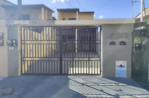 Casa C/ 03 Quartos sendo 02 Suítes No Bairro Damas Em Fortaleza. 