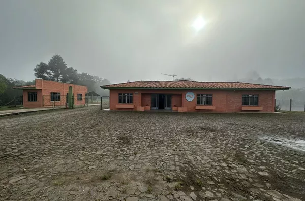 Escritorio com Balança pra caminhoes e área comercial para vendas