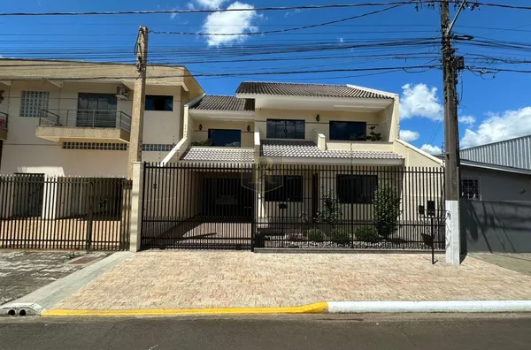 Sobrado para Venda em Guarapuava / PR no bairro Centro - Foto 1