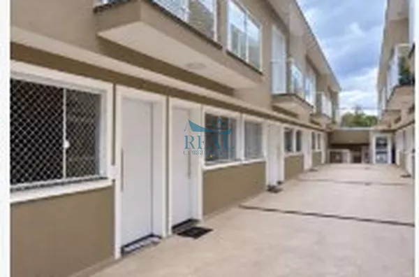 Casa em condomínio, 78 metros, 2 dormitórios, sendo 2 suítes, 3 banheiros, 2 vagas  Campo Grande, Aluga