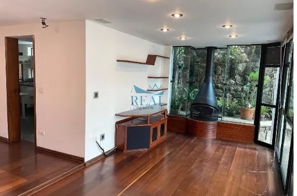 Sobrado, 585m, 4 quartos, 2 suítes, 6 banheiros, 4 vagas de garagem, Vila Stefano, Vende