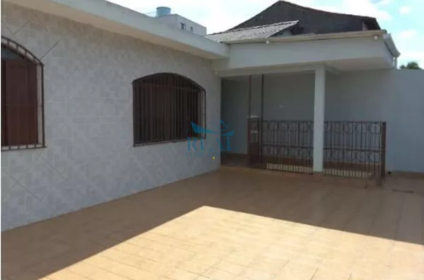 Casa, 250m2, 5 dormitórios, sendo 2 suítes, 3 vagas de garagem, Interlagos Vende