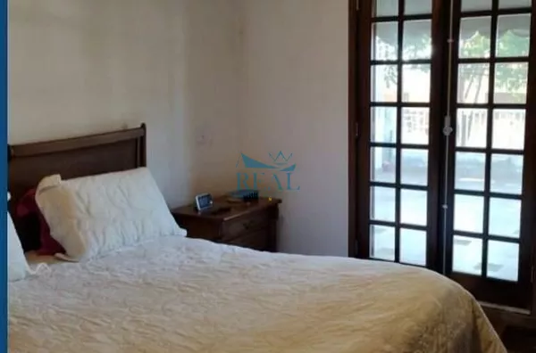 Sobrado, 119m2, 3 dormitórios, sendo 1 suíte, 2 banheiros, 2 vagas, Campo Grande, Vende