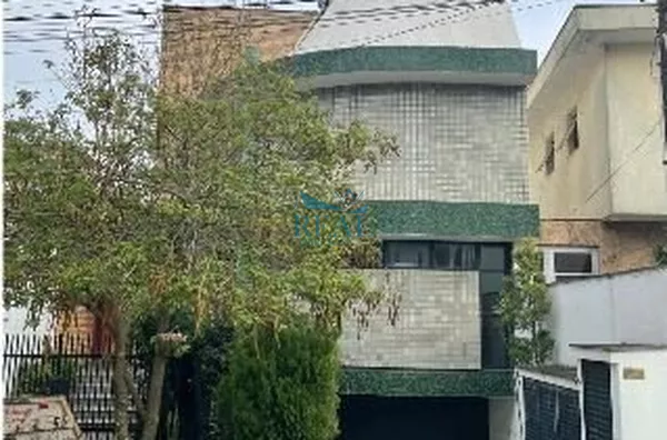 Sobrado, 585m, 4 quartos, 2 suítes, 6 banheiros, 4 vagas de garagem, Vila Stefano, Vende