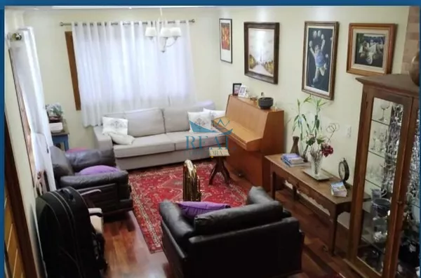 Sobrado, 119m2, 3 dormitórios, sendo 1 suíte, 2 banheiros, 2 vagas, Campo Grande, Vende