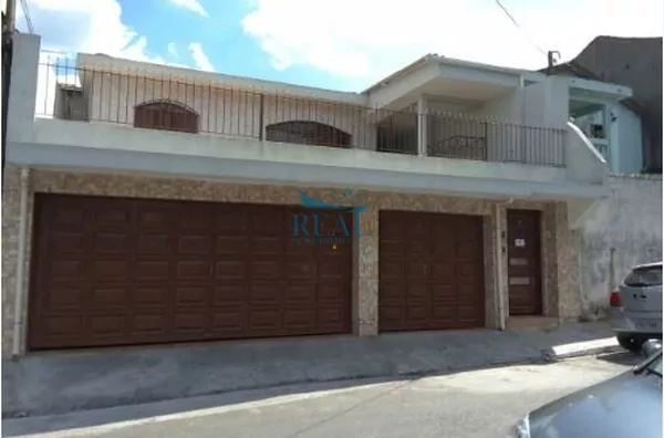 Casa, 250m2, 5 dormitórios, sendo 2 suítes, 3 vagas de garagem, Interlagos Vende
