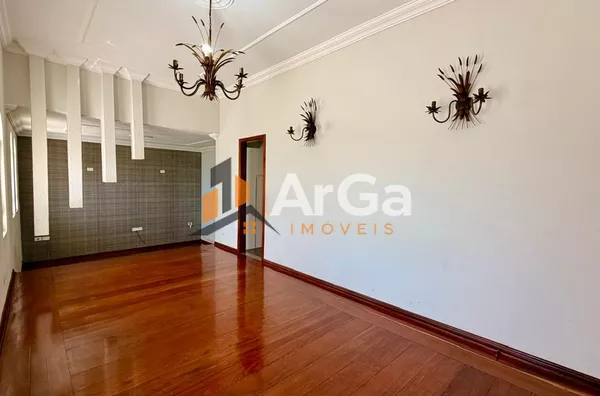 Excelente imóvel disponível para locação com 3 dormitórios sendo uma suíte com closet, por R$ 3.700,00/mês, ou Venda por R$ 800.000,00 no Jardim São Silvestre, em  Ourinhos- SP