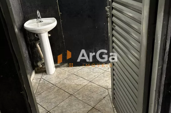 Sala Comercial disponível  para locação por R$ 1.900,00/mês + IPTU, no  Centro de Ourinhos- SP