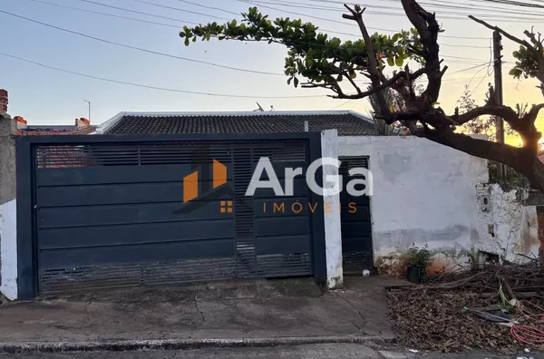 Casa à venda no Jardim Santa Felicidade em Ourinhos-SP, por R$ 200.000
