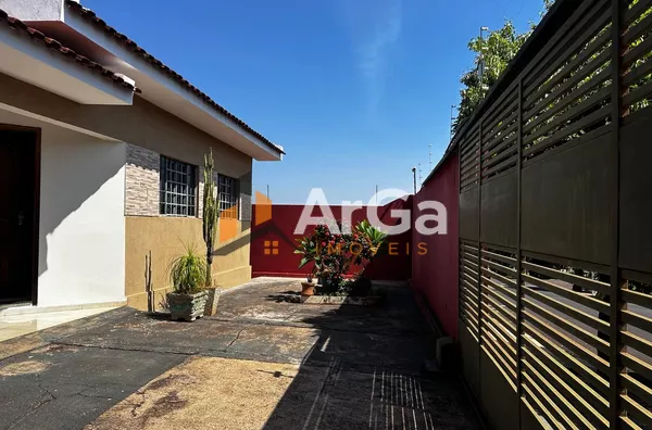 Casa com 3 dormitórios à venda, 180 m² por R$ 629.000 - Nova Ourinhos - Ourinhos/SP