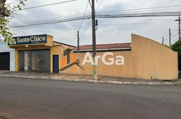 Ótima oportunidade sendo casa e ponto comercial à venda por R$ 320.000 - Na Cohab - Ourinhos/SP