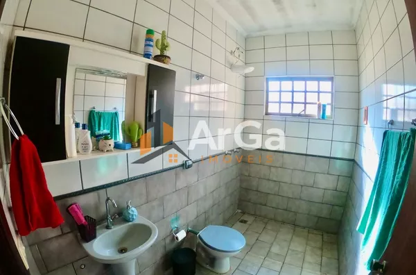 Casa à venda no Jardim Cristal em Ourinhos -SP, com 3 dormitórios, por R$ 350.000