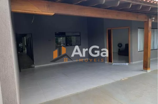 Belíssimo Imóvel à venda, com 3 dormitório sendo uma suíte com área de lazer completa e piscina, por R$ 700.000,00, na Vila Soares em Ourinhos/SP