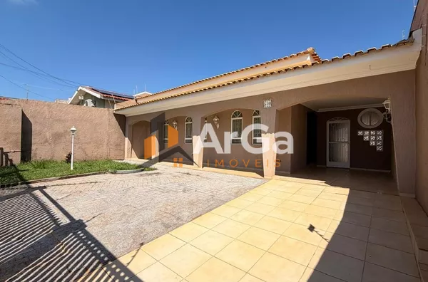 Excelente imóvel disponível para locação com 3 dormitórios sendo uma suíte com closet, por R$ 3.700,00/mês, ou Venda por R$ 800.000,00 no Jardim São Silvestre, em  Ourinhos- SP